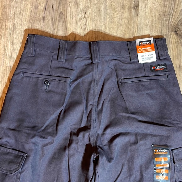 Wrangler Cargo Chino Shorts, Gray, Size: 32x12, NWT!! - Picture 6 of 8